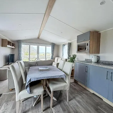 Lovely Caravan To Hire At White Acres In Newquay Ref 94419of