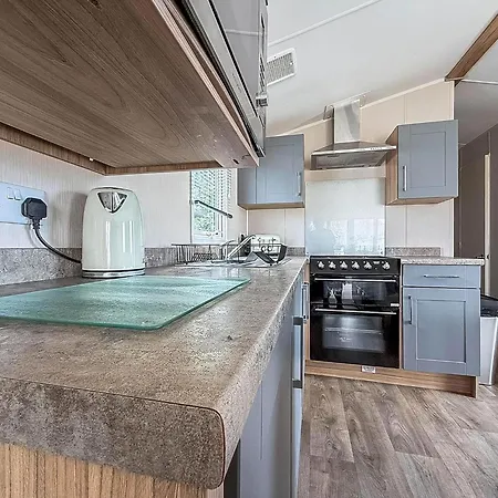 Lovely Caravan To Hire At White Acres In Newquay Ref 94419of