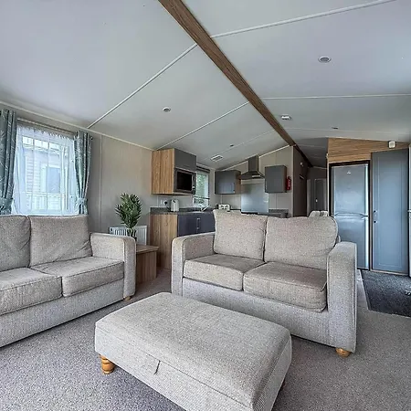 Lovely Caravan To Hire At White Acres In Newquay Ref 94419of Parque de Campismo Cubert